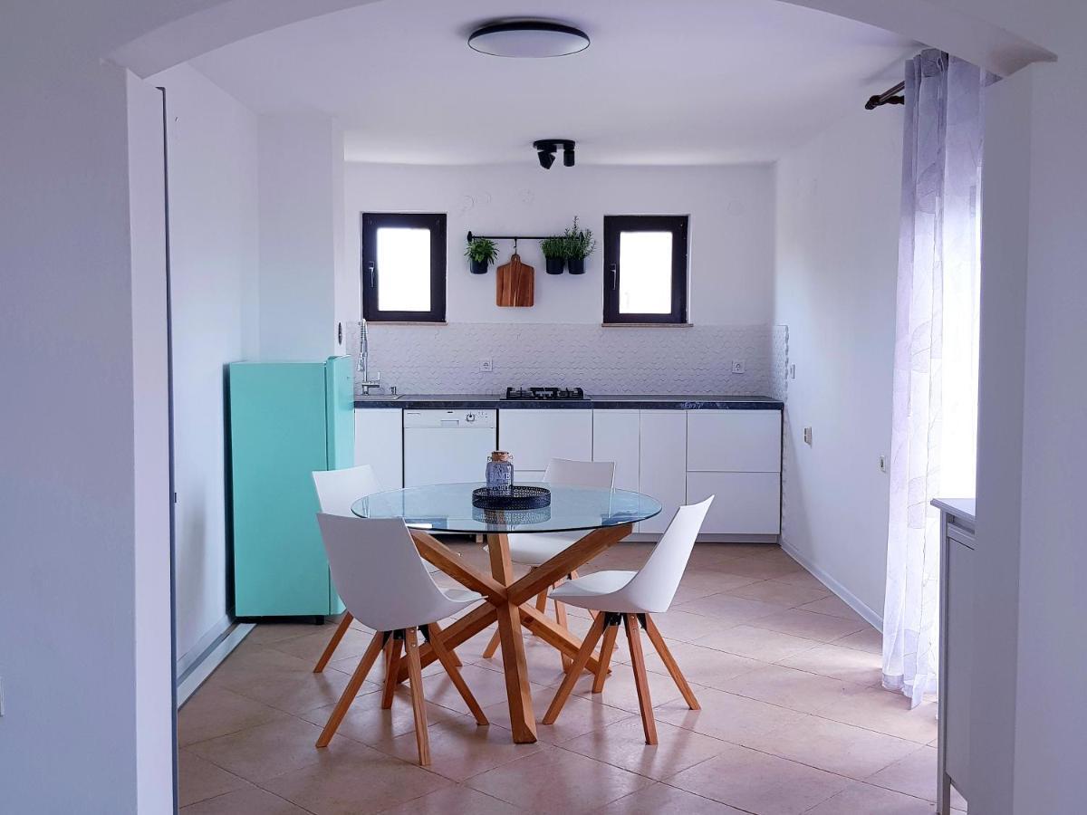 רוביני Apartment Sea View מראה חיצוני תמונה